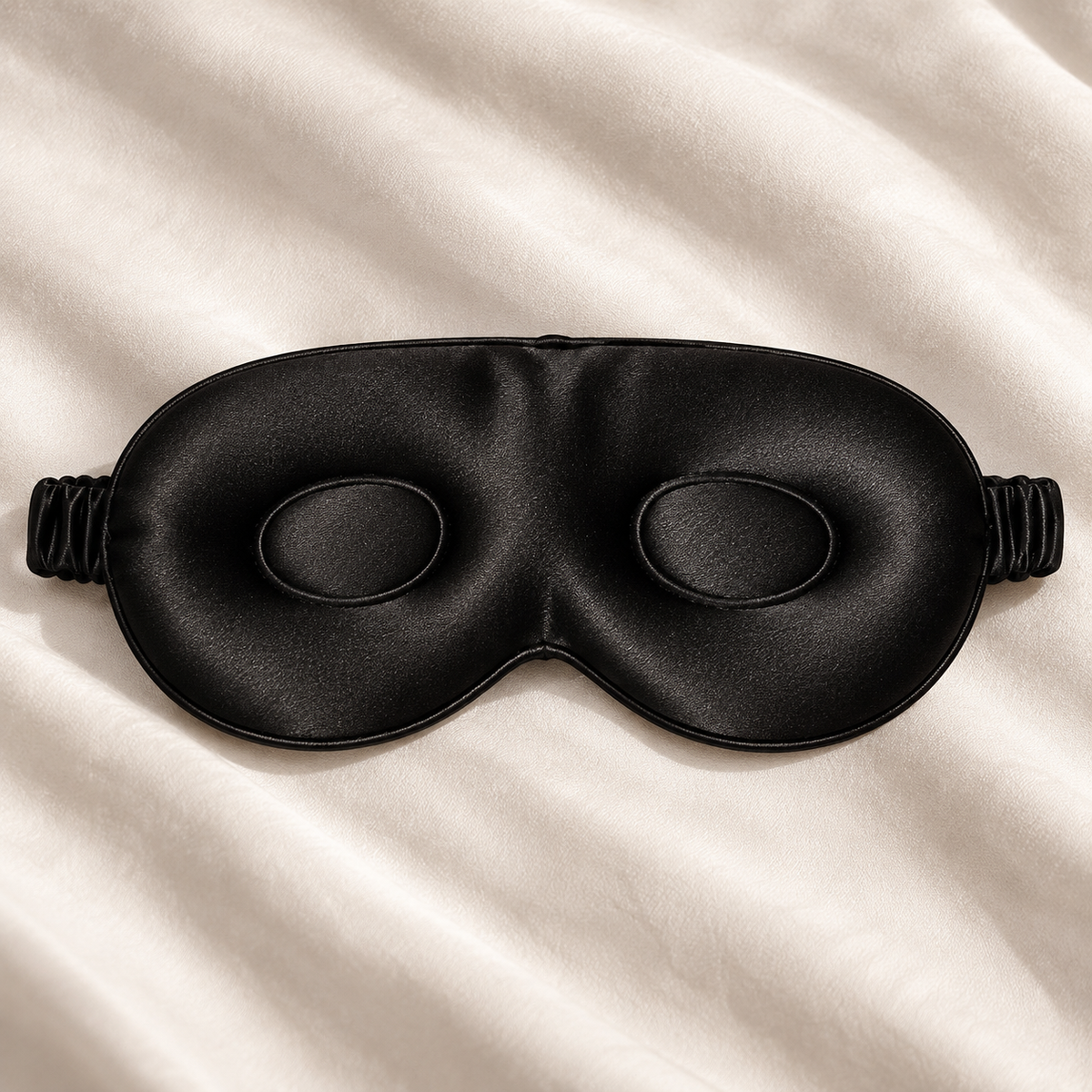 Sort 3D sovemaske i 6A mulberrysilke fra Cama Reform med formede øyekopper